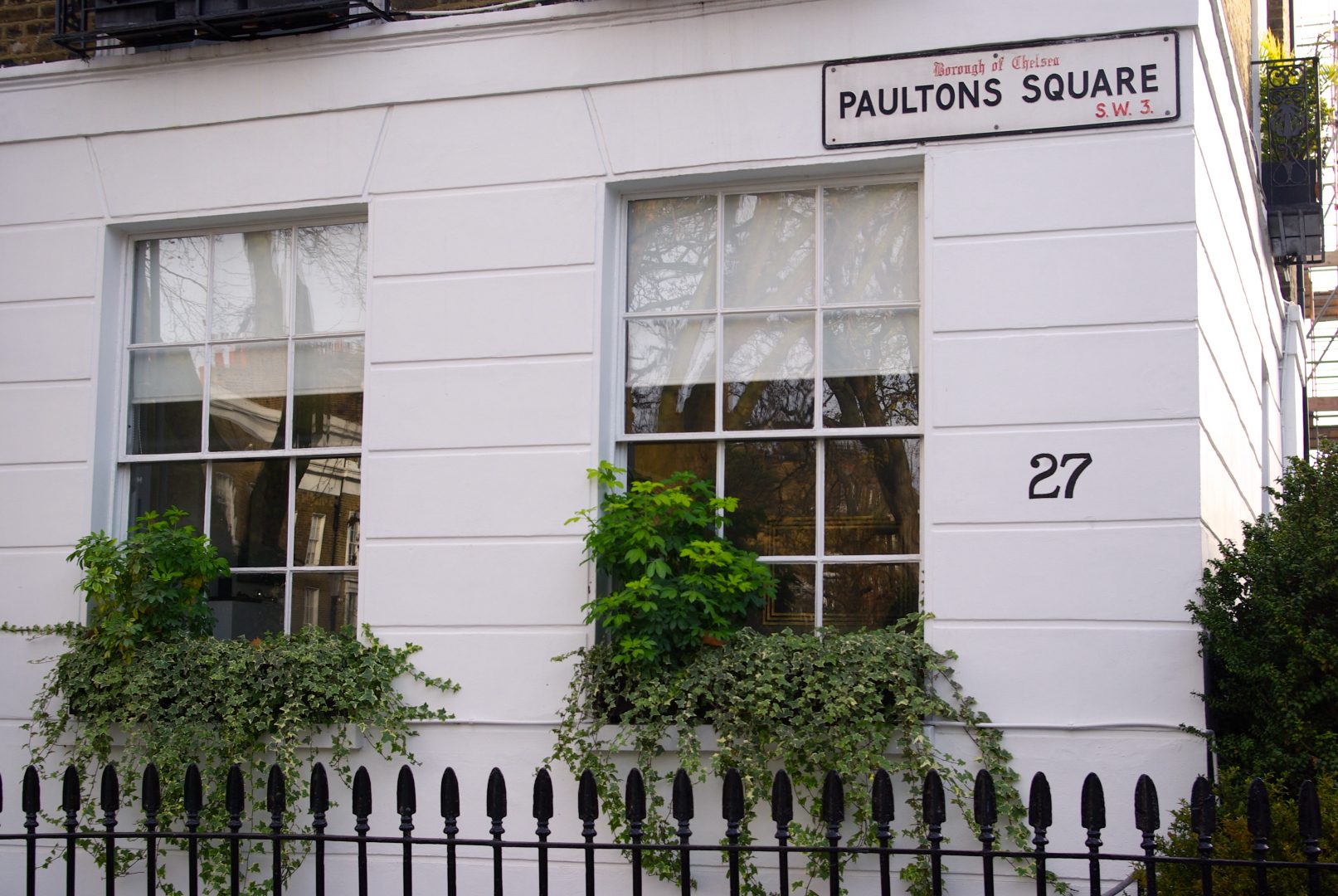 Paultons Square